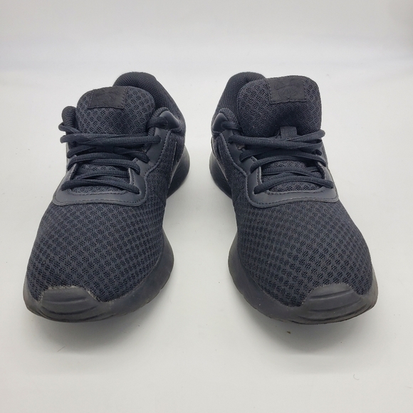 Nike Shoe Women's 10 Tanjun Triple Black Sneakers DJ6257-002 - Picture 2 of 8